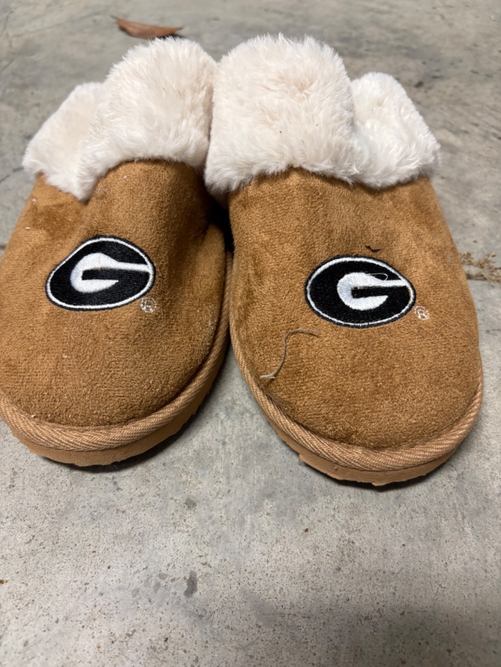 Georgia Bulldogs fleece lined slippers women